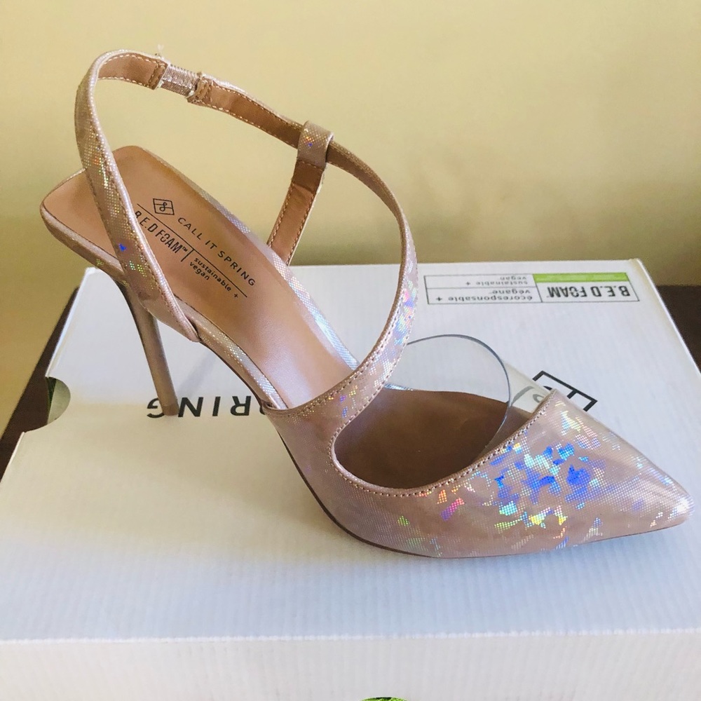 NIB Call it spring  asymmetric strap lends visual appeal to a slingback pump